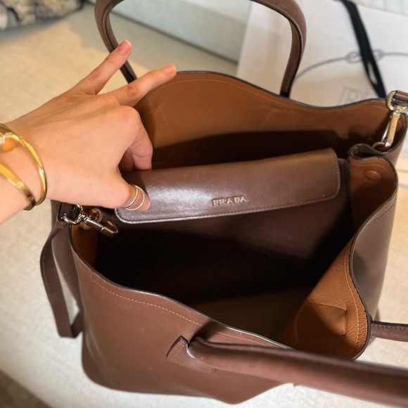 Prada double handle tote bag - Picture 13 of 17